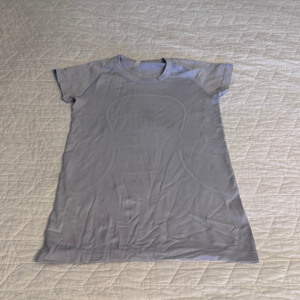 Lululemon top has some staining on it size‎ 6